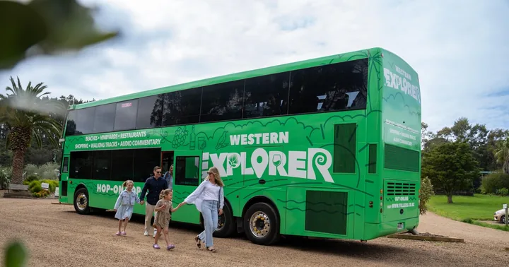Waiheke Island: Ferry & Hop-On Hop-Off Explorer Bus Tickets